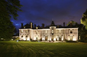 Château hôtel de La Rozelle illuminé la nuit