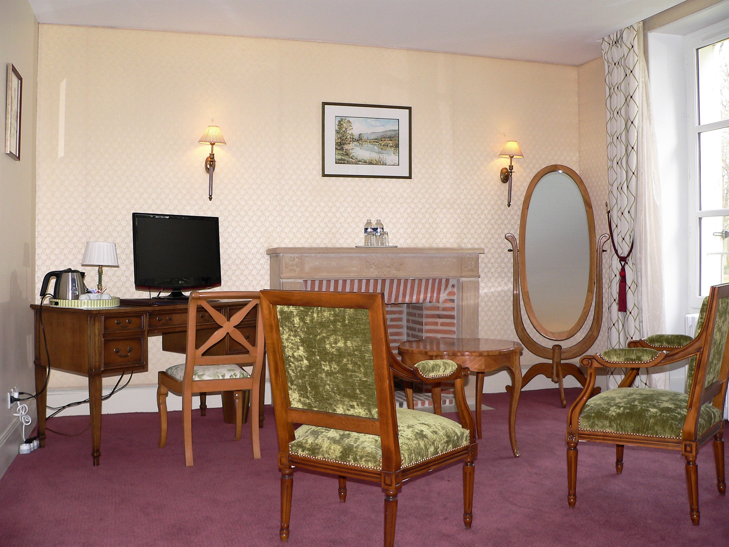 https://www.chateaudelarozelle.com/wp-content/uploads/2022/02/La-Rozelle-_Chambre-Prestige-12__Hotel-4-etoiles-pres-de-Chambord-Blois-Cheverny-et-Chaumont-sur-Loire.jpg